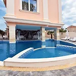 Sirena Palace Family Отель Обзор