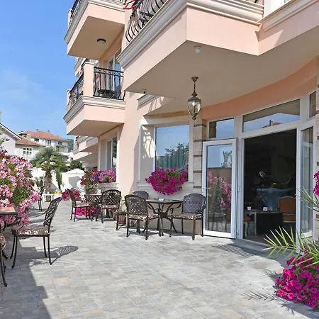 сирена палас Ceмеен Хотел 3*