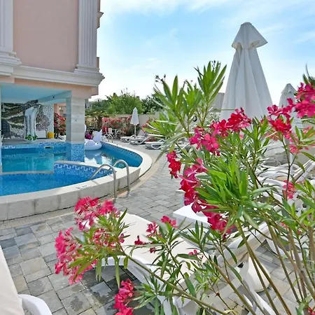 Sirena Palace Family אובזור