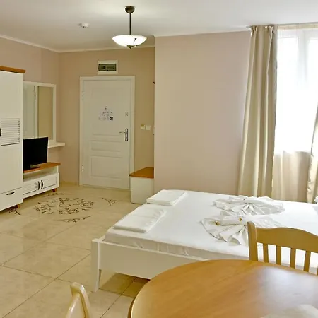 Sirena Palace Family