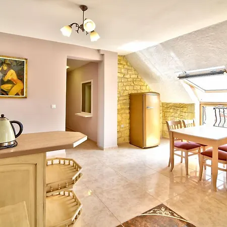 сирена палас Ceмеен Обзор