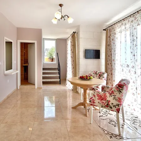 Sirena Palace Family אובזור