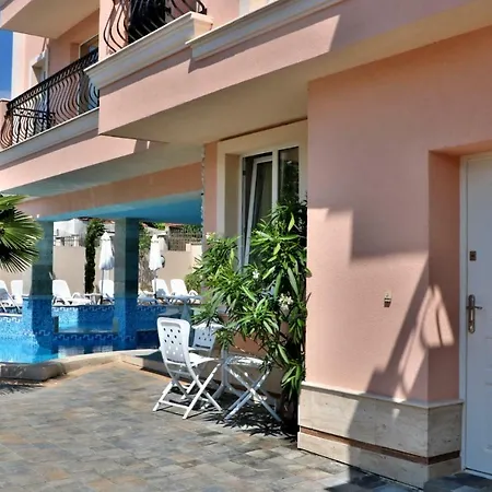 Sirena Palace Family