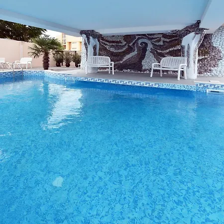 Sirena Palace Family מלון