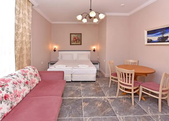 сирена палас Ceмеен Хотел