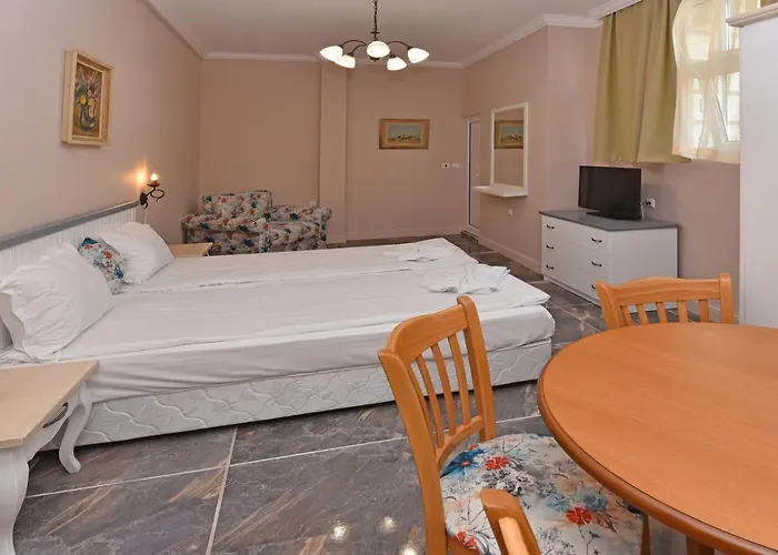 сирена палас Ceмеен Хотел