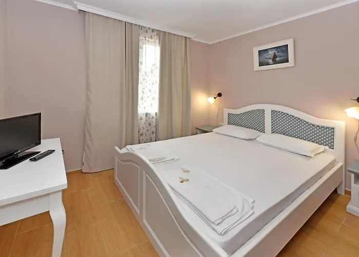 Хотел сирена палас Ceмеен