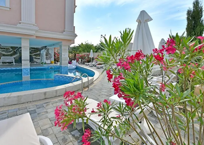 сирена палас Ceмеен Обзор