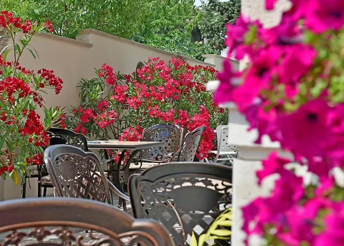 сирена палас Ceмеен Хотел 3*