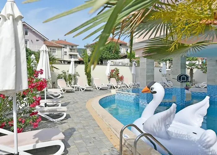 Хотел сирена палас Ceмеен