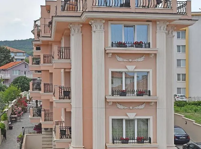 сирена палас Ceмеен Хотел Обзор