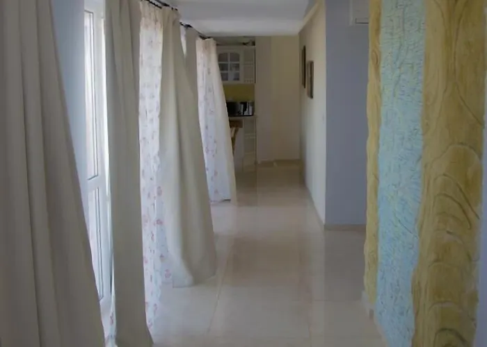 сирена палас Ceмеен Хотел 3*