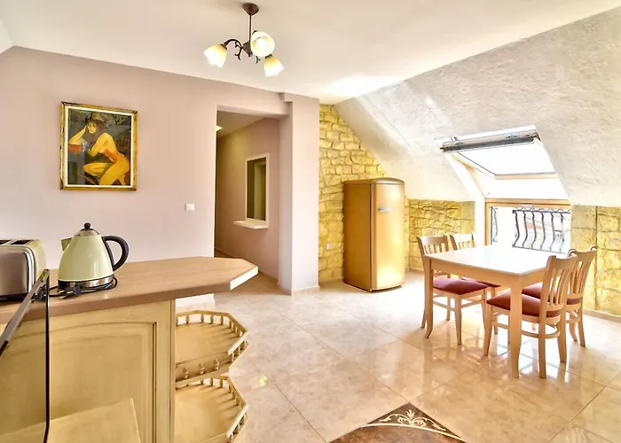 сирена палас Ceмеен Обзор