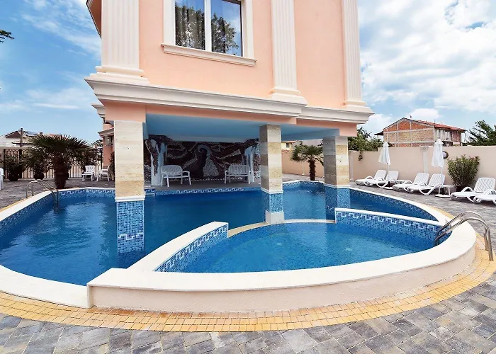 сирена палас Ceмеен Хотел Обзор