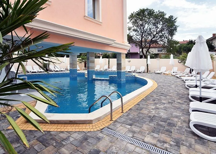 сирена палас Ceмеен Хотел Обзор