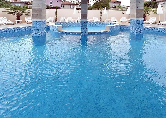 сирена палас Ceмеен Хотел