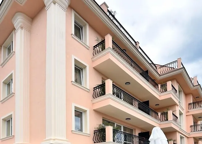 сирена палас Ceмеен Хотел Обзор