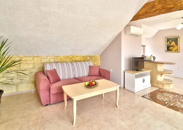 сирена палас Ceмеен Хотел