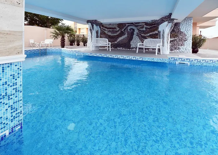 сирена палас Ceмеен Хотел